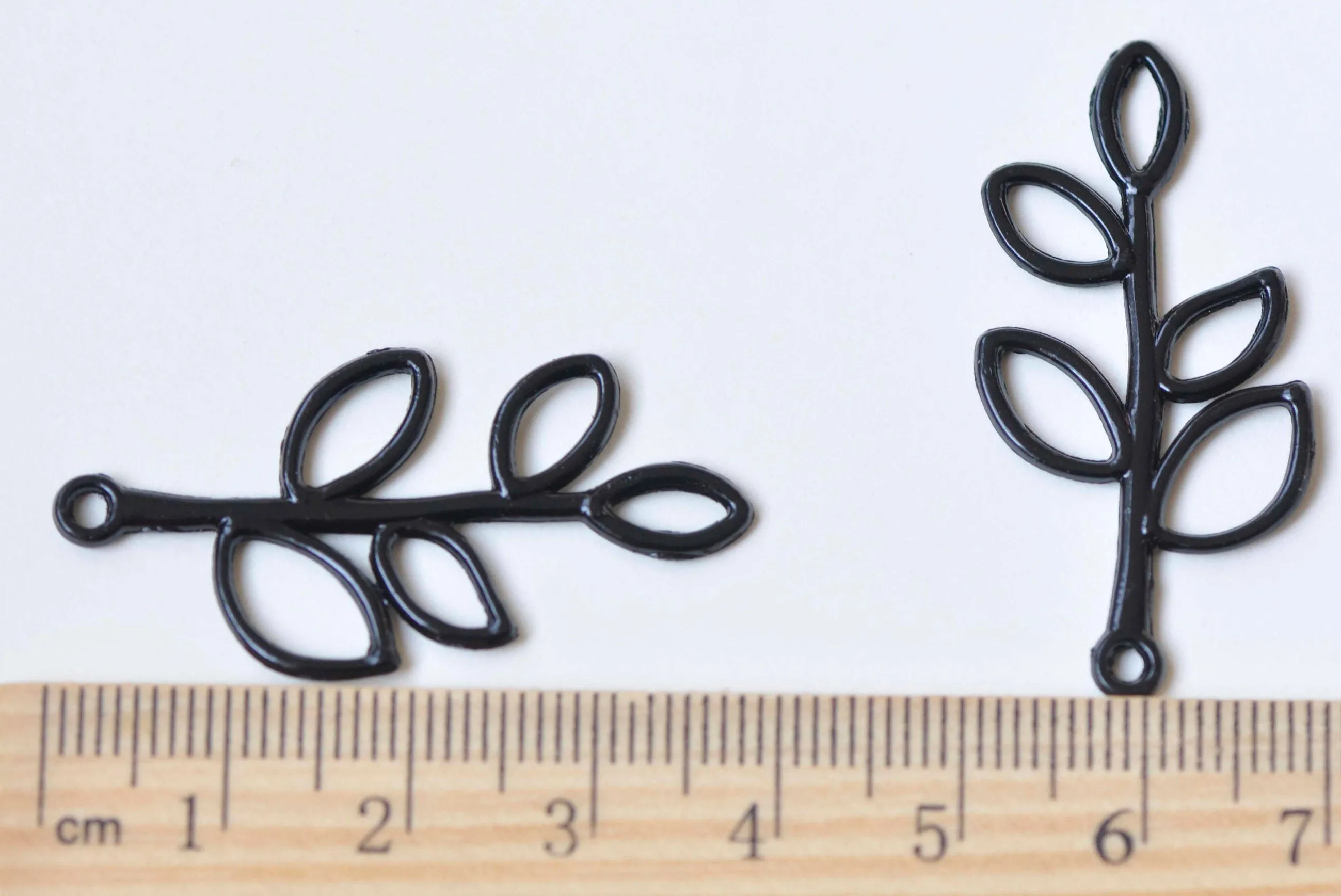 10 pcs Black Filigree Tree Leaf Connector Charms 18x37mm A1222