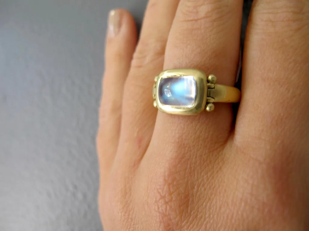 18 Karat Gold Hinged Rectangle Ceylon Moonstone Ring