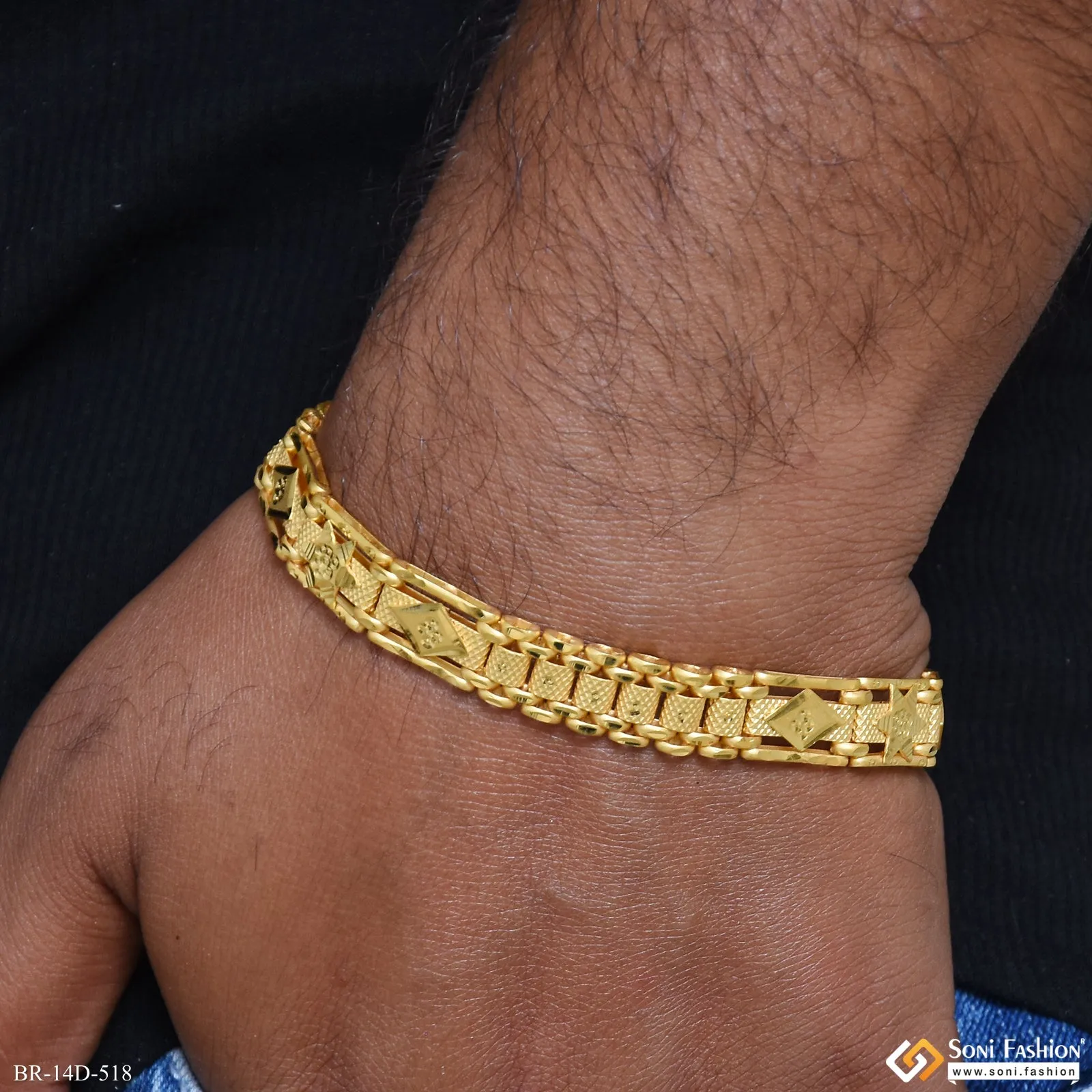 Artisanal Design Gold Plated Box Bracelet for Men - Style D518