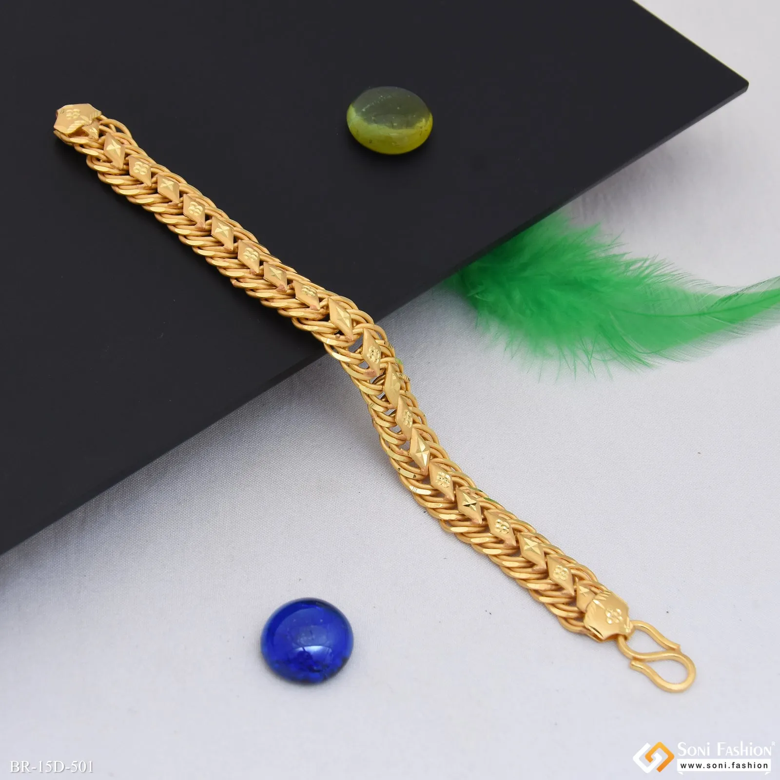 Fashionable Design Gold Plated Linked Bracelet for Men - Style D501