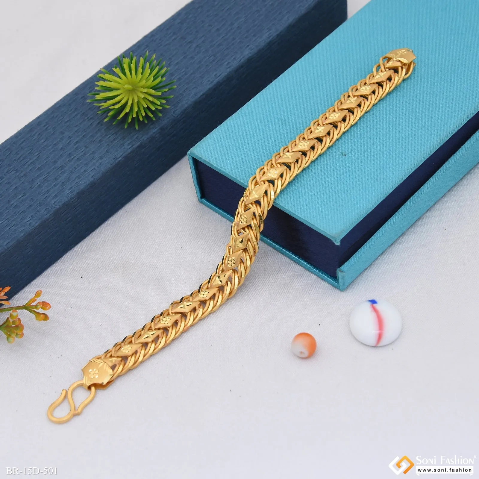 Fashionable Design Gold Plated Linked Bracelet for Men - Style D501