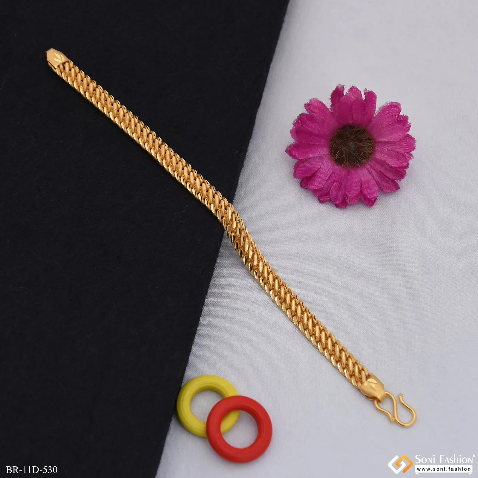 Fashionable Design Gold Plated Linked Bracelet for Men - Style D530