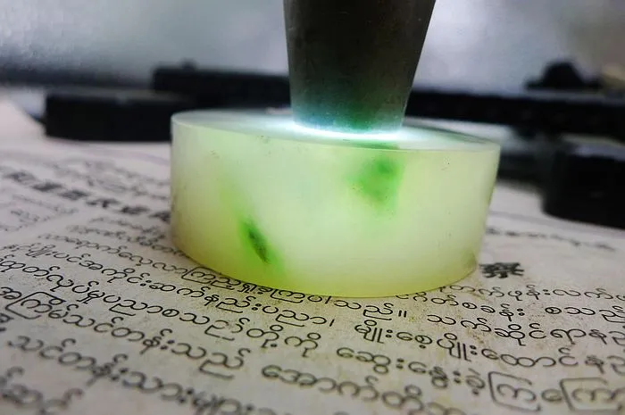 Natural Jade Rough Jadeite Raw (138g,5.3X1.9cm)