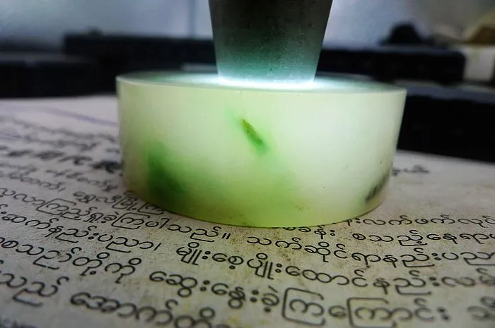 Natural Jade Rough Jadeite Raw (138g,5.3X1.9cm)