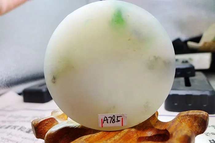 Natural Jade Rough Jadeite Raw (138g,5.3X1.9cm)