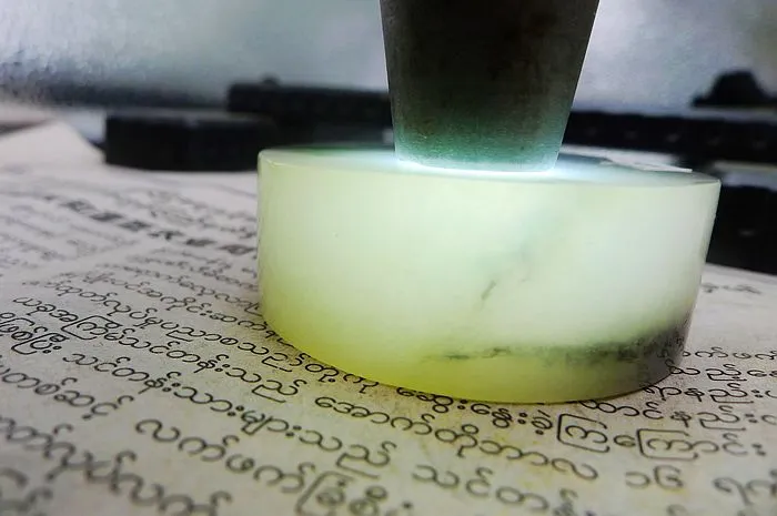 Natural Jade Rough Jadeite Raw (138g,5.3X1.9cm)