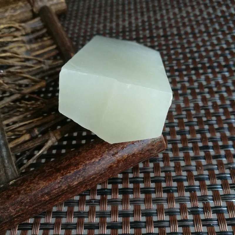 Natural Kunlun Jade Rough Nephrite Raw (99g, 6.8X3.4X2.4cm)