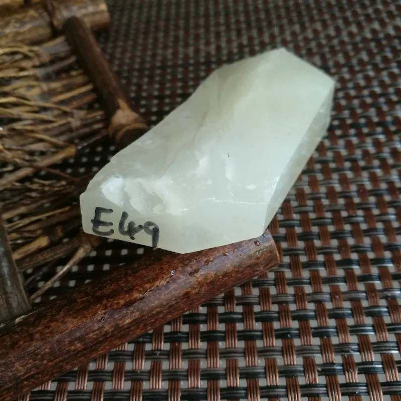 Natural Kunlun Jade Rough Nephrite Raw (99g, 6.8X3.4X2.4cm)